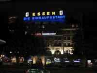 Neon sign reading &ldquo;Essen / Die Einkaufsstadt&rdquo;